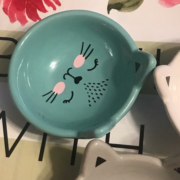 Set of Three New Ceramic Cat Trinket Trays, 3.5x3.75x.75 in. - Picture 4 of 11